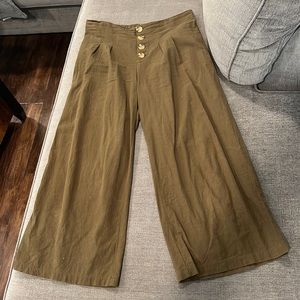 I call these my hobbit pants. Size medium and olive green.